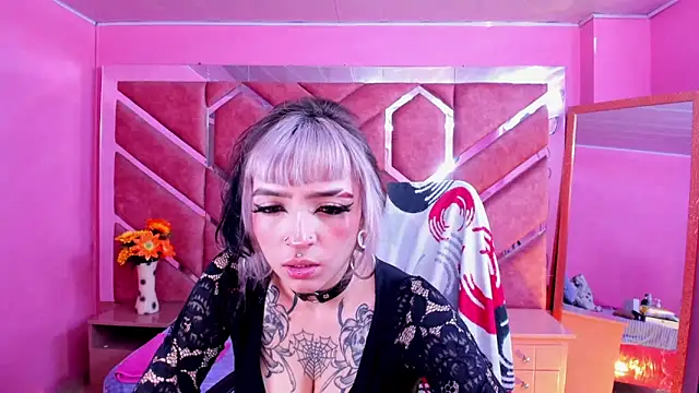 Samantha Smiith online show from 04-19-26, 04:01