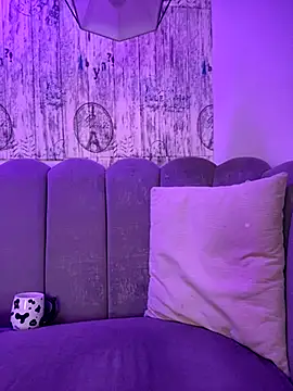 Snapshot of AbyThompson chatting on 09-17-25, 01:02 AbyThompson online show from 09-17-25, 01:02