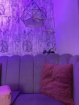 Snapshot of AbyThompson chatting on 12-17-25, 07:31 AbyThompson online show from 12-17-25, 07:31