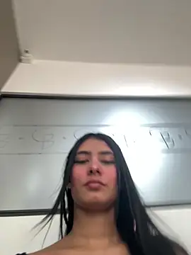 LaurenRodriiguez online show from 04-21-26, 07:17