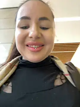 Snapshot of beautydiamond chatting on 01-22-25, 10:29 beautydiamond online show from 01-22-25, 10:29