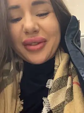Snapshot of beautydiamond chatting on 02-12-25, 11:29 beautydiamond online show from 02-12-25, 11:29