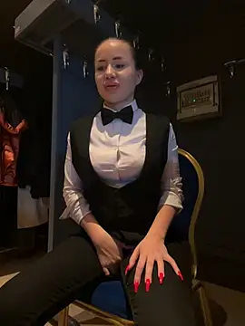 Snapshot of beautydiamond chatting on 02-13-25, 10:23 beautydiamond online show from 02-13-25, 10:23