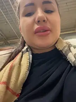 Snapshot of beautydiamond chatting on 02-16-25, 11:38 beautydiamond online show from 02-16-25, 11:38