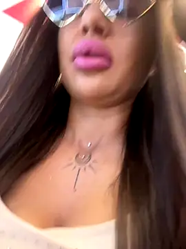 Snapshot of beautydiamond chatting on 09-16-25, 10:05 beautydiamond online show from 09-16-25, 10:05