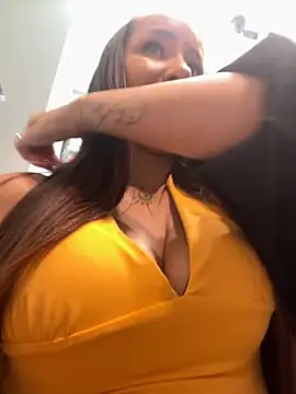 Snapshot of beautydiamond chatting on 09-19-25, 10:05 beautydiamond online show from 09-19-25, 10:05