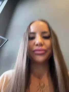 Snapshot of beautydiamond chatting on 10-07-25, 10:01 beautydiamond online show from 10-07-25, 10:01