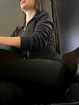 Snapshot of beautydiamond chatting on 10-16-25, 08:48 beautydiamond online show from 10-16-25, 08:48