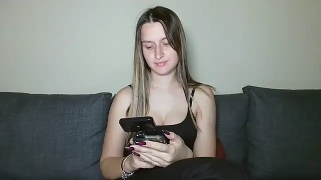 Snapshot of Submissive_love chatting on 03-11-25, 09:48 Submissive love online show from 03-11-25, 09:48