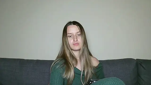 Snapshot of Submissive_love chatting on 03-21-25, 08:50 Submissive love online show from 03-21-25, 08:50