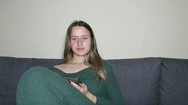 Snapshot of Submissive_love chatting on 03-22-25, 08:26 Submissive love online show from 03-22-25, 08:26