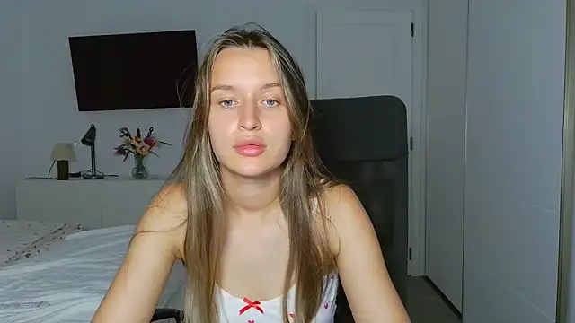 Snapshot of Submissive_love chatting on 10-19-25, 06:08 Submissive love online show from 10-19-25, 06:08