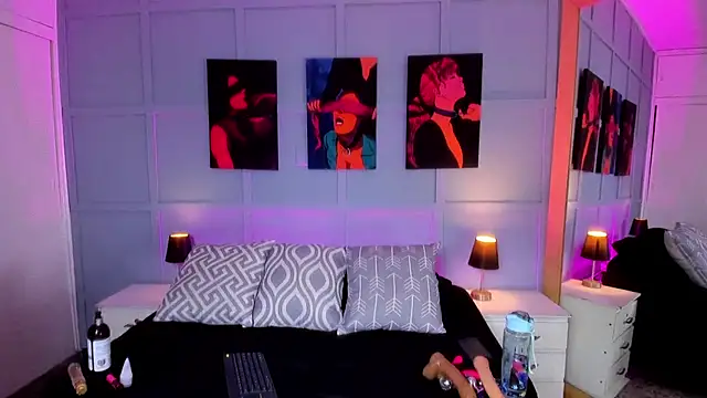 Snapshot of Elizabeth_Santos chatting on 10-27-25, 10:14 Elizabeth Santos online show from 10-27-25, 10:14