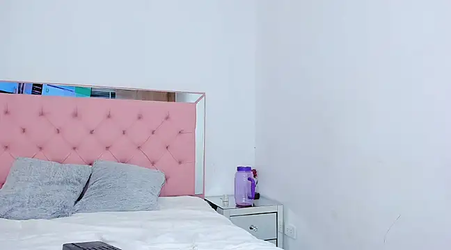 Snapshot of _violetadulce chatting on 03-22-25, 12:17  violetadulce online show from 03-22-25, 12:17