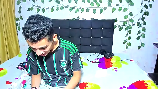 Snapshot of Alexander_and_Xiao chatting on 12-09-24, 02:02 Alexander and Xiao online show from 12-09-24, 02:02