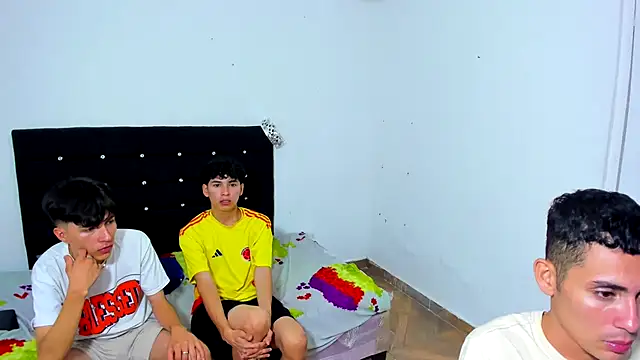 Snapshot of Alexander_and_Xiao chatting on 02-27-25, 04:09 Alexander and Xiao online show from 02-27-25, 04:09