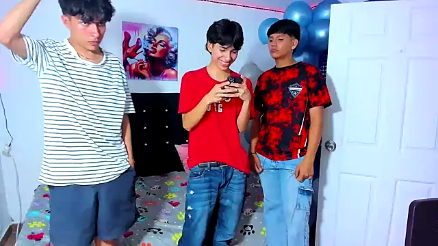 Snapshot of Alexander_and_Xiao chatting on 03-10-25, 09:07 Alexander and Xiao online show from 03-10-25, 09:07