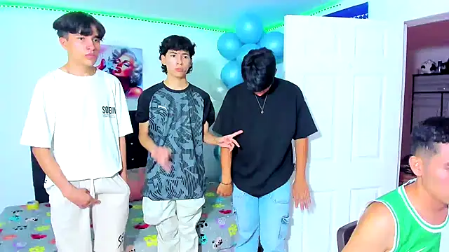 Snapshot of Alexander_and_Xiao chatting on 03-15-25, 09:49 Alexander and Xiao online show from 03-15-25, 09:49