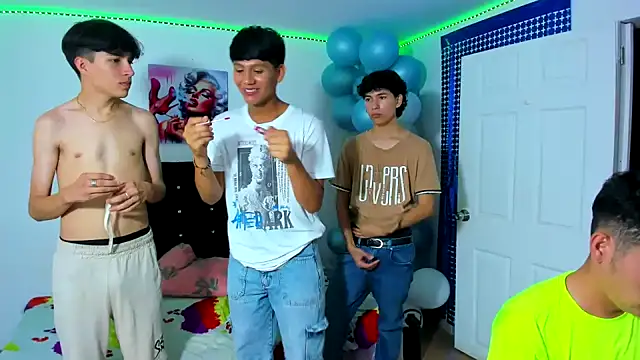 Snapshot of Alexander_and_Xiao chatting on 03-18-25, 08:37 Alexander and Xiao online show from 03-18-25, 08:37