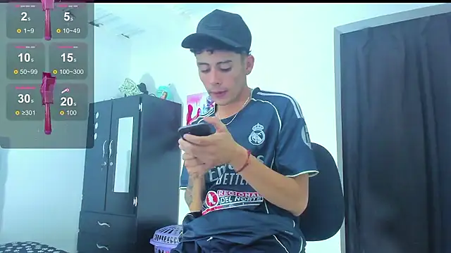 Snapshot of Alexander_and_Xiao chatting on 01-14-26, 05:24 Alexander and Xiao online show from 01-14-26, 05:24