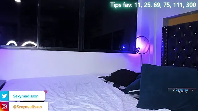 Snapshot of MADISSONLOVE_ chatting on 01-11-26, 03:00 MADISSONLOVE online show from 01-11-26, 03:00