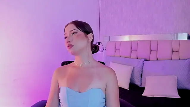 Snapshot of Roxie-Summers11 chatting on 01-05-25, 04:14 Roxie-Summers11 online show from 01-05-25, 04:14