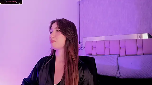 Snapshot of Roxie-Summers11 chatting on 02-10-25, 10:30 Roxie-Summers11 online show from 02-10-25, 10:30