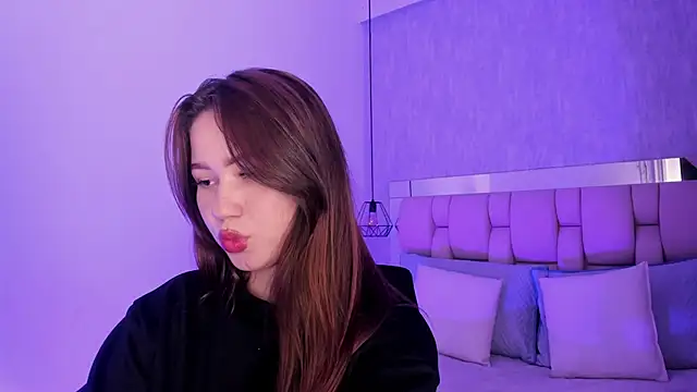 Snapshot of Roxie-Summers11 chatting on 02-14-25, 07:33 Roxie-Summers11 online show from 02-14-25, 07:33