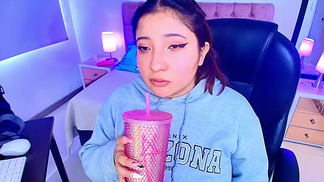 Emma monserrat online show from 11-13-25, 07:35