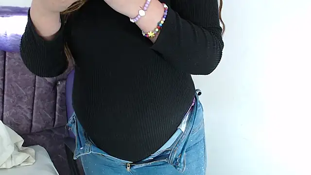 Penelope Fox14 online show from 10-31-25, 01:23