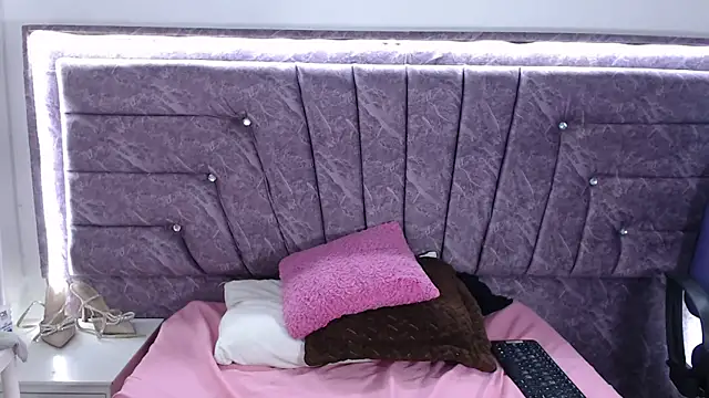 Penelope Fox14 online show from 04-07-26, 01:55