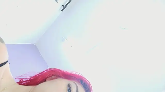 Snapshot of veronica_sinner_ chatting on 02-19-25, 12:00 veronica sinner  online show from 02-19-25, 12:00