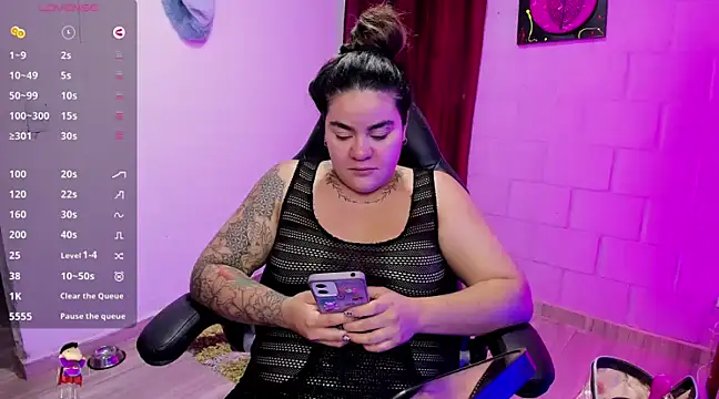 Snapshot of Sharon_hils chatting on 12-17-24, 11:49 Sharon hils online show from 12-17-24, 11:49