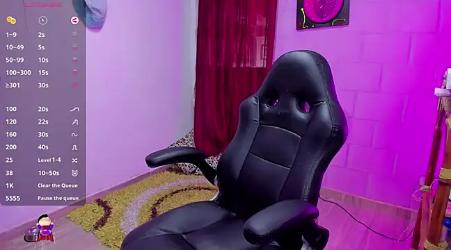 Snapshot of Sharon_hils chatting on 12-18-24, 07:08 Sharon hils online show from 12-18-24, 07:08