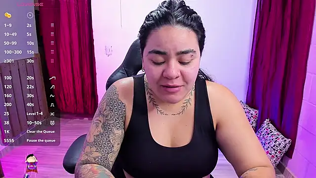 Snapshot of Sharon_hils chatting on 12-30-24, 04:51 Sharon hils online show from 12-30-24, 04:51