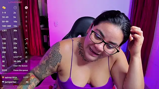 Snapshot of Sharon_hils chatting on 01-10-25, 08:15 Sharon hils online show from 01-10-25, 08:15