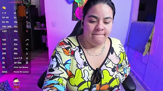 Snapshot of Sharon_hils chatting on 02-11-25, 09:35 Sharon hils online show from 02-11-25, 09:35