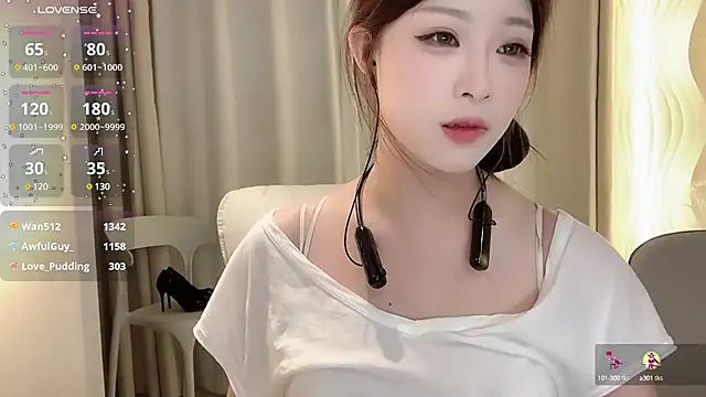 Snapshot of zhuzhu-520- chatting on 12-08-24, 08:04 zhuzhu-520- online show from 12-08-24, 08:04