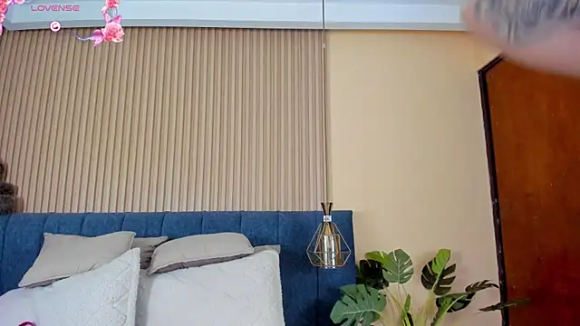 kathecute   online show from 11-21-25, 01:37