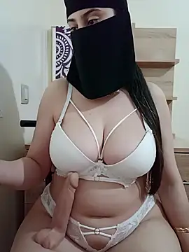 Snapshot of Arabic-Rose chatting on 10-31-25, 11:11 Arabic-Rose online show from 10-31-25, 11:11