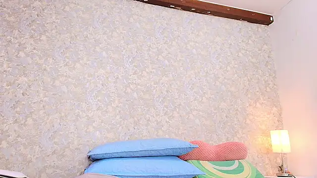 Snapshot of nicol_f chatting on 10-21-25, 07:25 nicol f online show from 10-21-25, 07:25