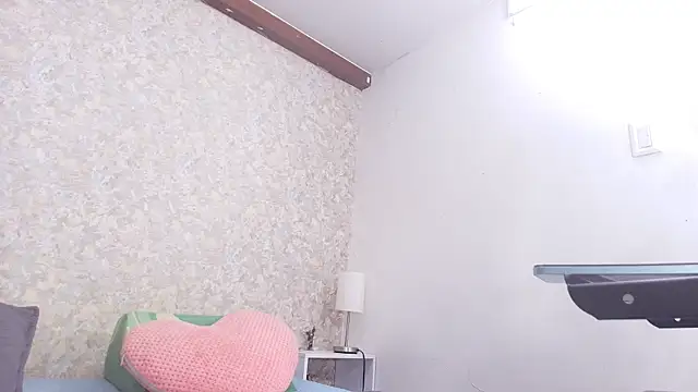 Snapshot of nicol_f chatting on 11-12-25, 03:07 nicol f online show from 11-12-25, 03:07