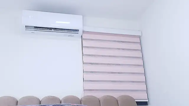 Snapshot of nicol_f chatting on 12-18-25, 03:01 nicol f online show from 12-18-25, 03:01