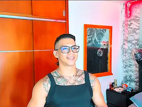 Aaron Toy online show from 01-07-26, 08:22