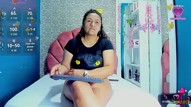 Snapshot of valeria_rivera1 chatting on 10-23-25, 12:15 valeria rivera1 online show from 10-23-25, 12:15