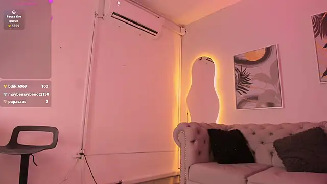 Isa Little Star online show from 10-31-25, 09:10