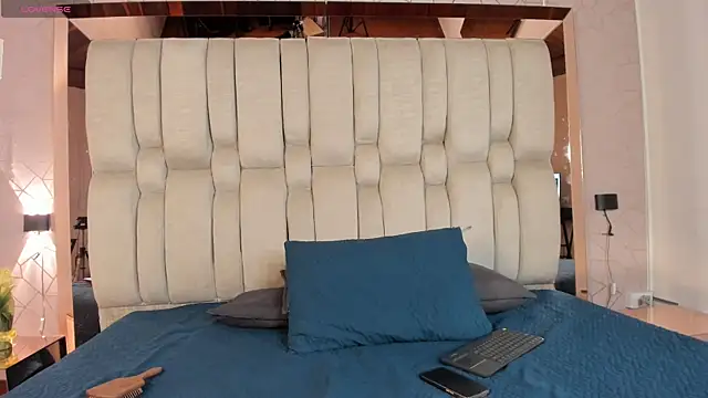 Isa Little Star online show from 04-25-26, 04:04