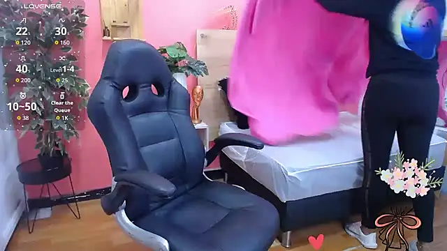 scarlet-foox online show from 09-30-25, 12:10