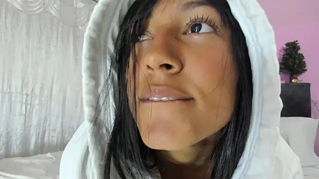 Snapshot of kitty_myers chatting on 12-15-24, 02:30 kitty myers online show from 12-15-24, 02:30