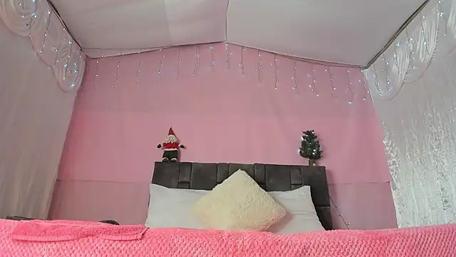 Snapshot of kitty_myers chatting on 12-20-24, 01:11 kitty myers online show from 12-20-24, 01:11